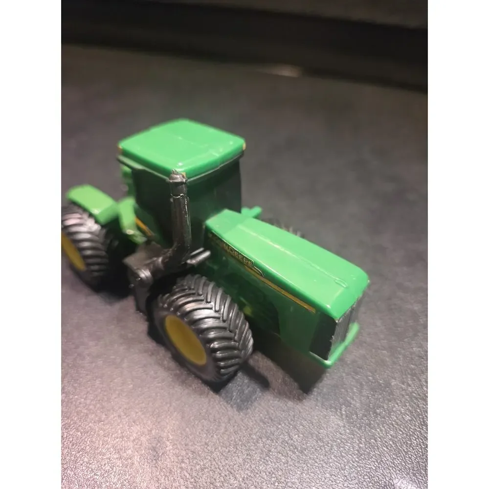 1/64 ERTL JOHN DEERE 119 8 SR00 Metal Bottom And Hitch, Plastic Upper Shell